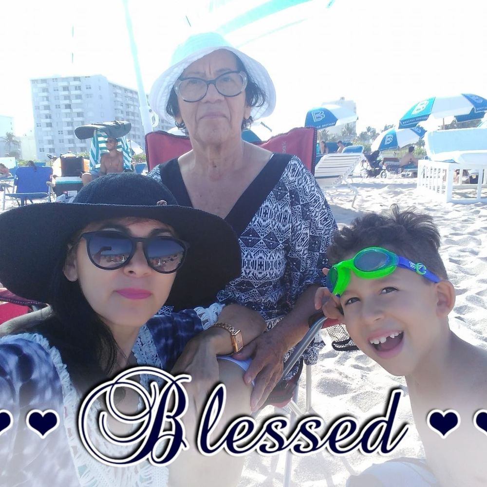 Meet your Posher, Idania